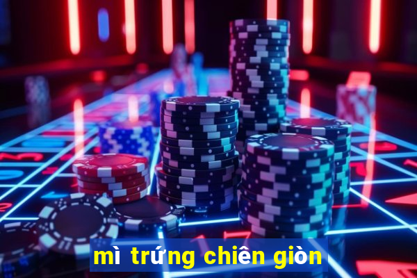 mì trứng chiên giòn