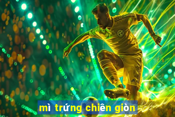 mì trứng chiên giòn