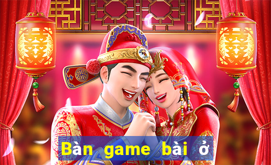 Bàn game bài ở cửa Đại Lộc