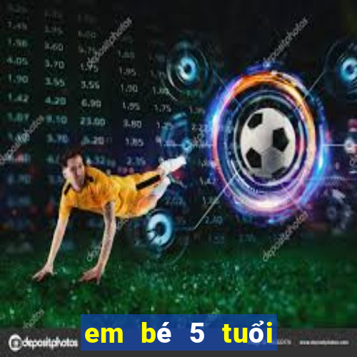 em bé 5 tuổi bán vé số