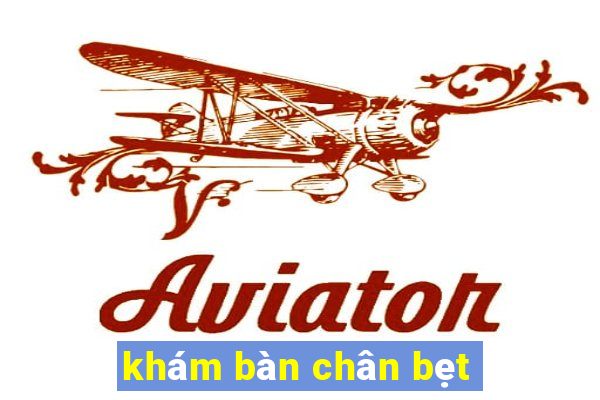 khám bàn chân bẹt