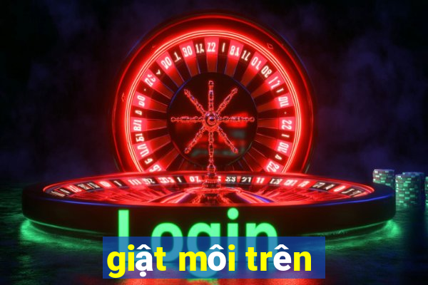 giật môi trên